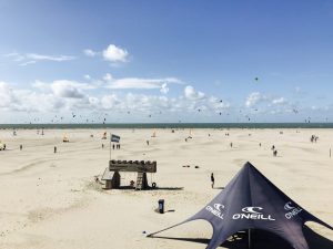 Strandpaviljoen Brouw vergaderen aan het strand